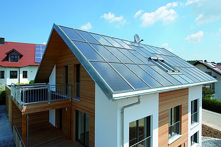 Der Umbau eines Einfamilienhaus in ein Zweifamilienhaus kann auch zu einer Energieeffizienzsteigerung führen - ZMH.com